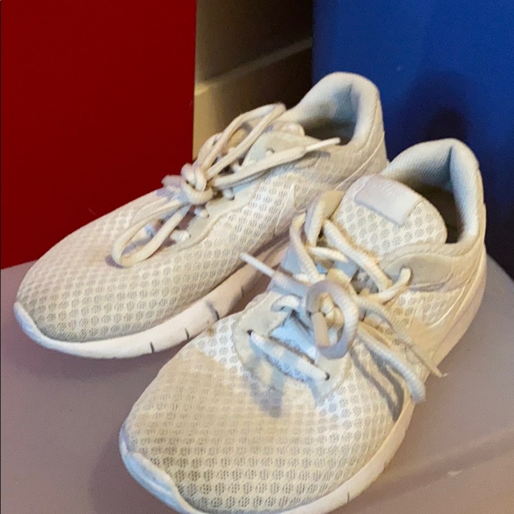 Nike sneakers youth size